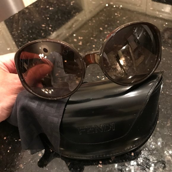 Fendi sunglasses brown/black with case and cloth - Picture 1 of 11